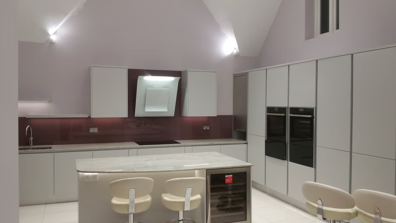Modern Gloss Kitchen Renovation with Glass Splashback